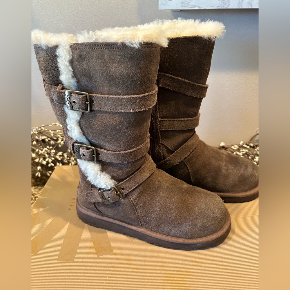 UGG Maddi boot Big Kids 5 fits Women 6